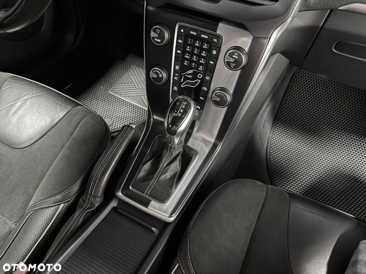 Volvo V40 D3 Drive-E SCR R-Design Momentum - 17