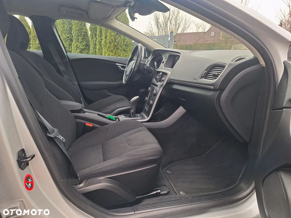 Volvo V40 ver-d2-kinetic - 22