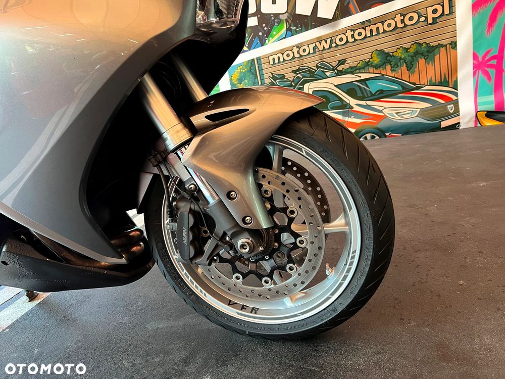 Honda VFR - 23