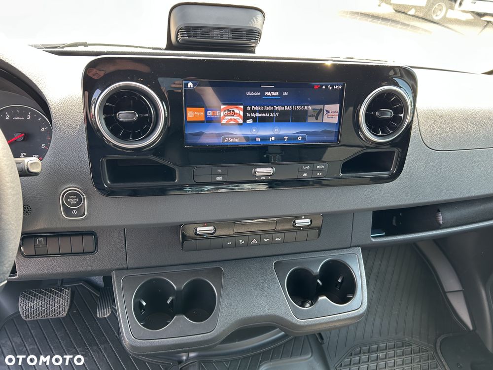 Mercedes-Benz Sprinter - 12