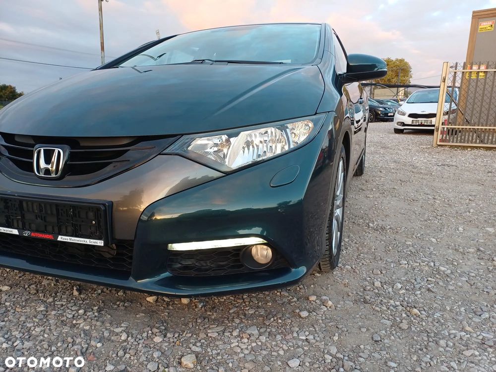 Honda Civic 1.6 i-DTEC Lifestyle Black Edition - 12
