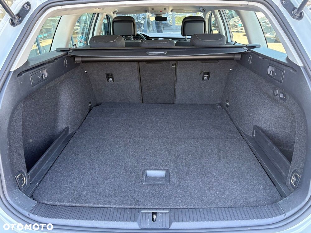 Volkswagen Passat - 19