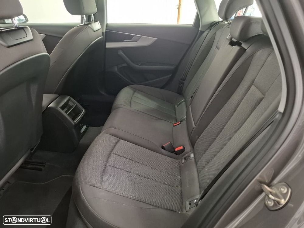 Audi A4 Avant 30 TDI Advanced S tronic - 13