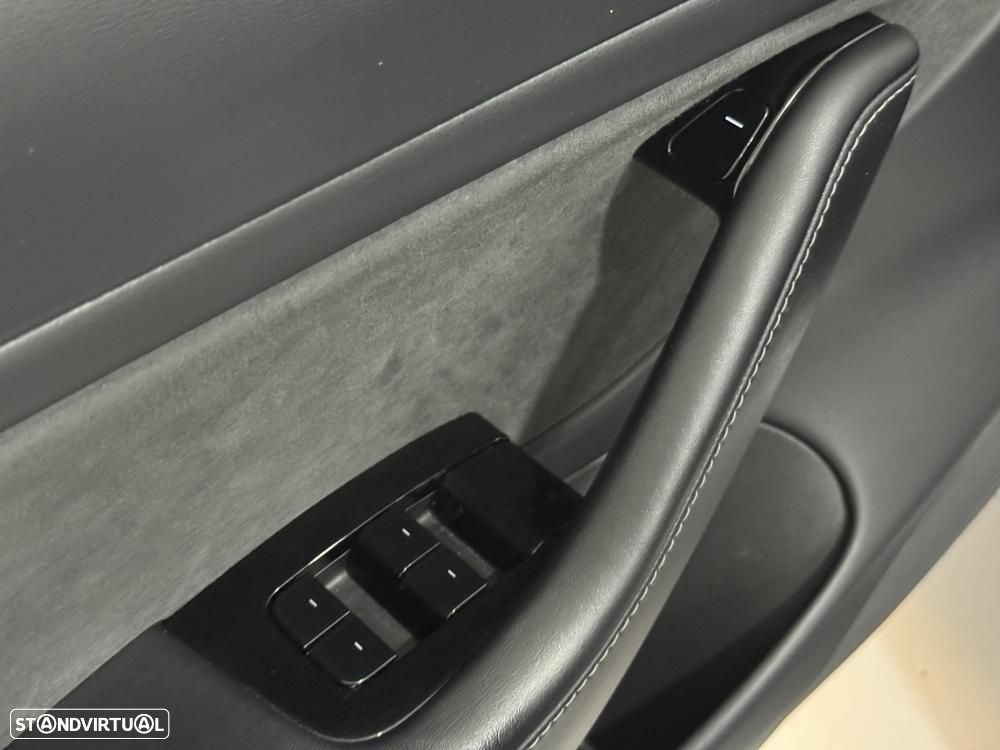 Tesla Model 3 Long-Range Dual Motor AWD - 27