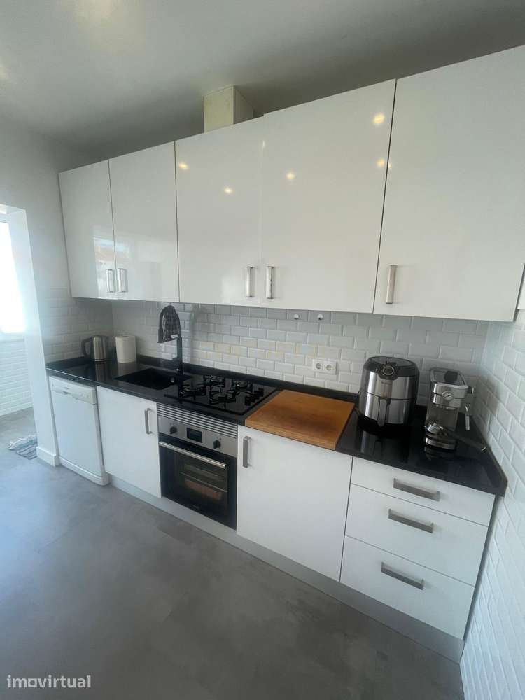 Apartamento T2 com possibilidade de utilização como T3 | Excelente loc - Grande imagem: 2/18