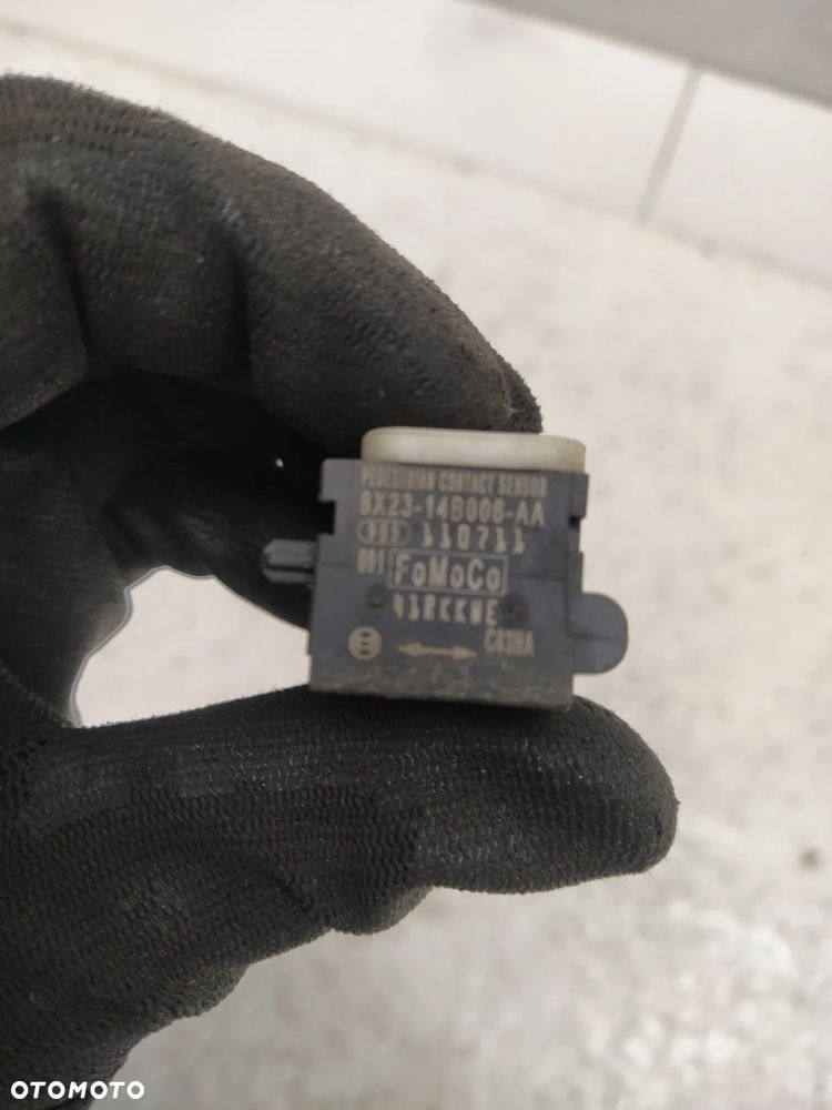 JAGUAR XJ X351 ELEMENTY ZDERZAKA PRZÓD KRATKA ŚRODKOWA LEWA PRAWA WIĄZKA KABEL PDC 4XPDC CZUJNIKI PARKOWANIA SPRYSKIWACZE ABSORBER CZUJNIK UDERZENIOWY ORYGINAŁ - 32