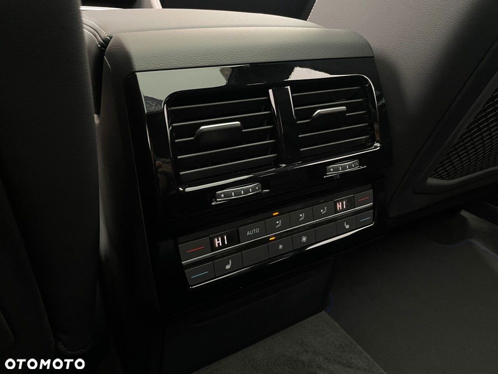 Volkswagen Touareg - 27