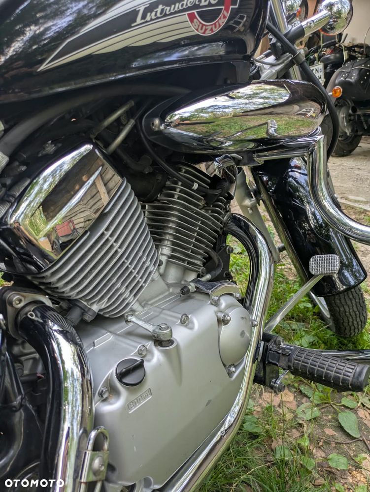 Suzuki Intruder - 13