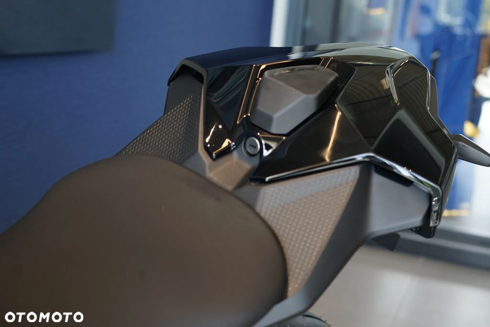BMW S - 27