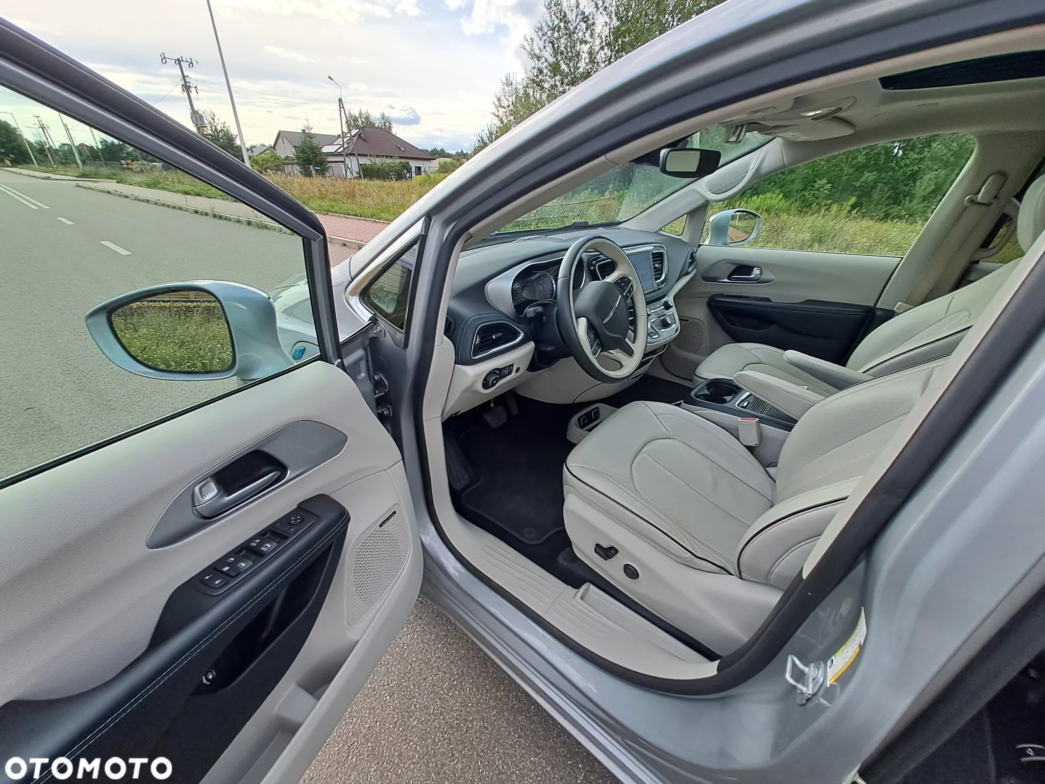 Chrysler Pacifica - 2