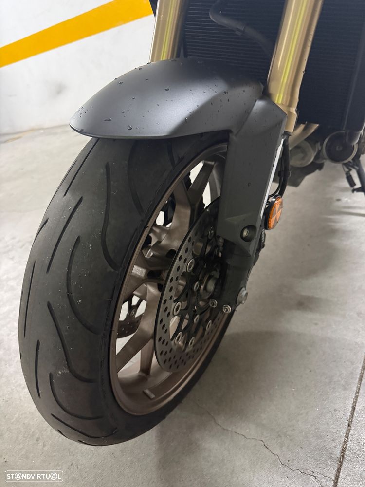 Honda CB 650 r - 13