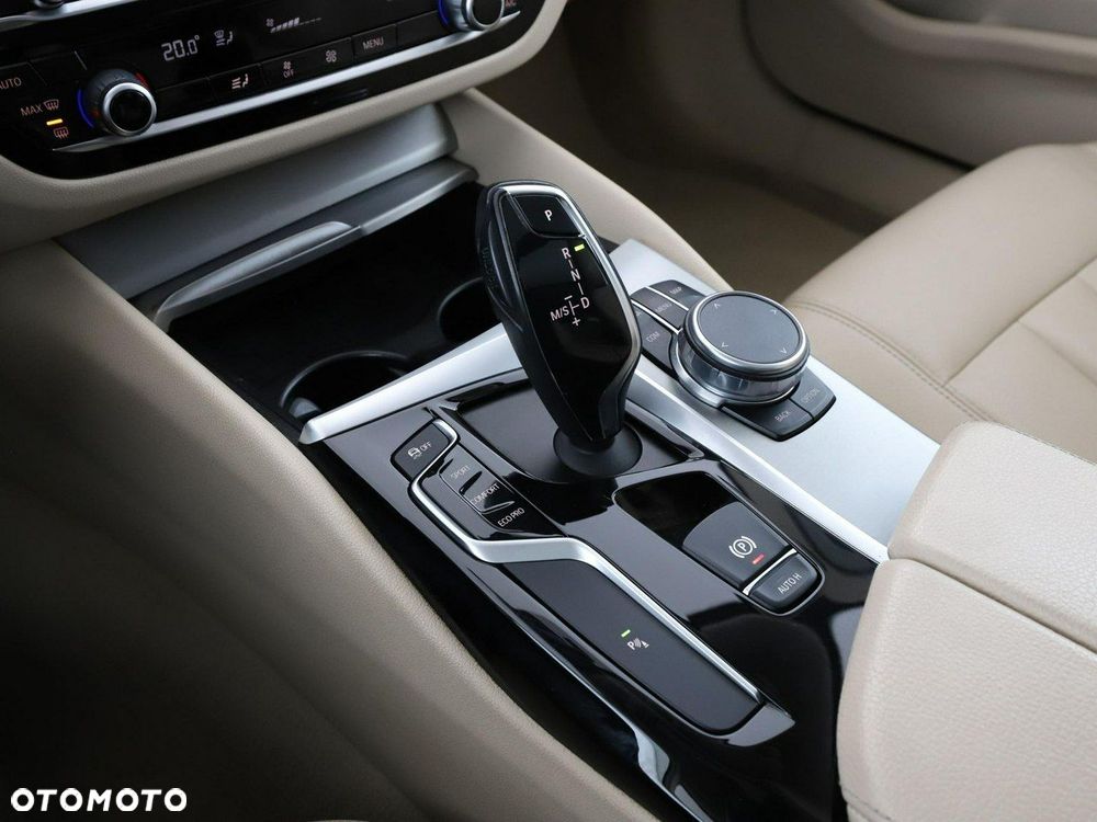 BMW Seria 5 520d xDrive - 31