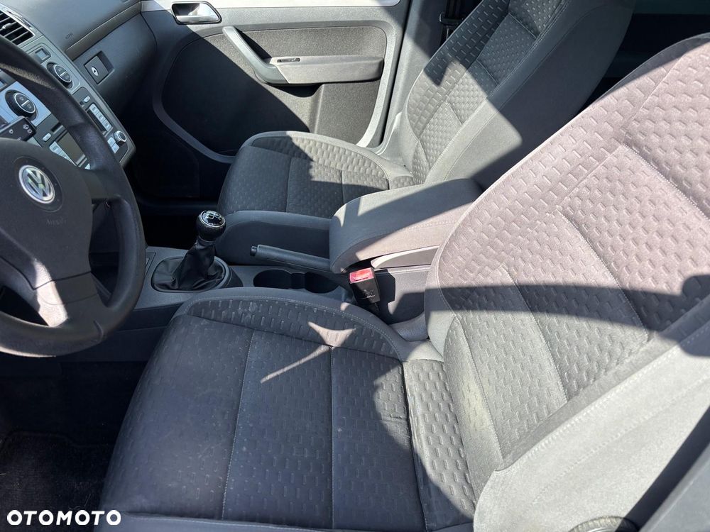 Volkswagen Touran - 10