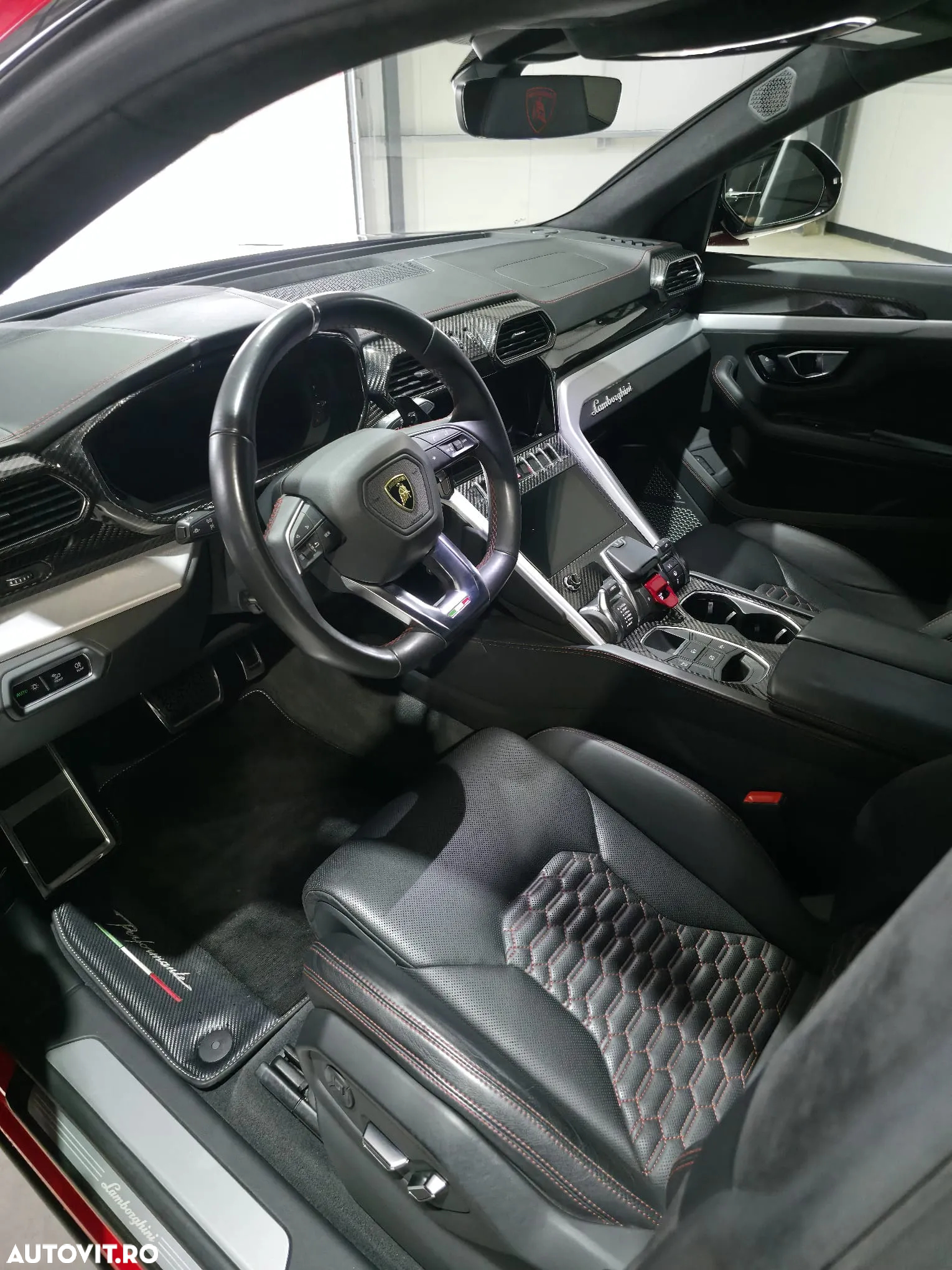 Lamborghini URUS Standard - 17