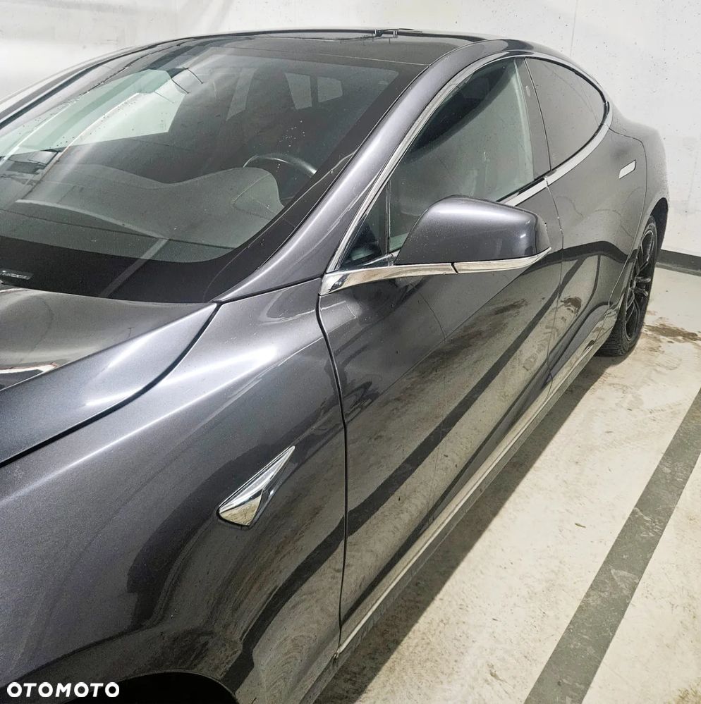 Tesla Model S - 3