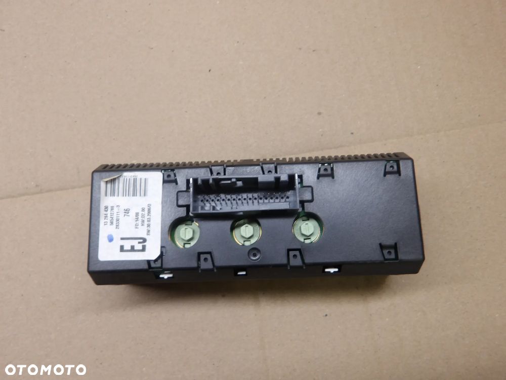 OPEL CORSA D 3D 06-10 WYŚWIETLACZ 13284430 - 2
