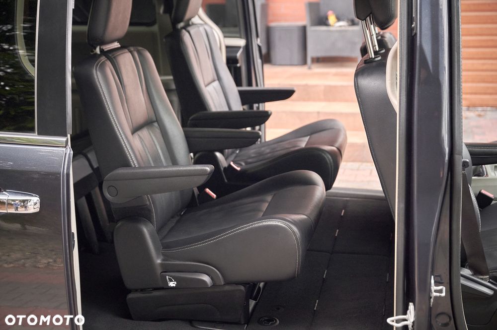 Chrysler Town & Country 3.6 Limited - 27