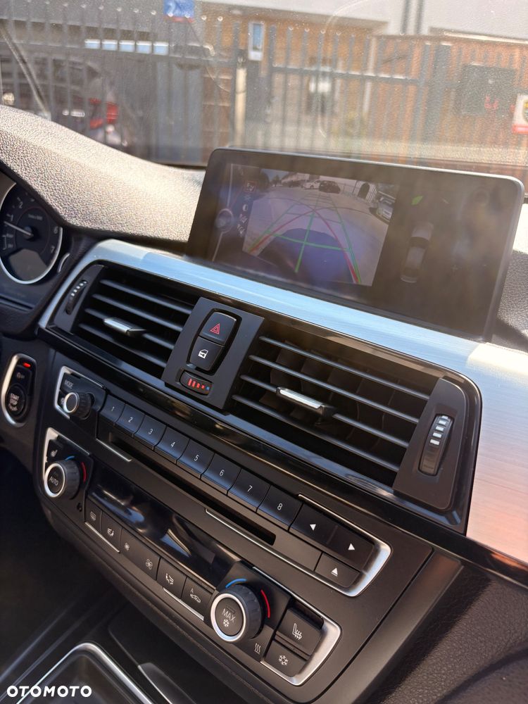 BMW Seria 3 328i Sport Line - 14