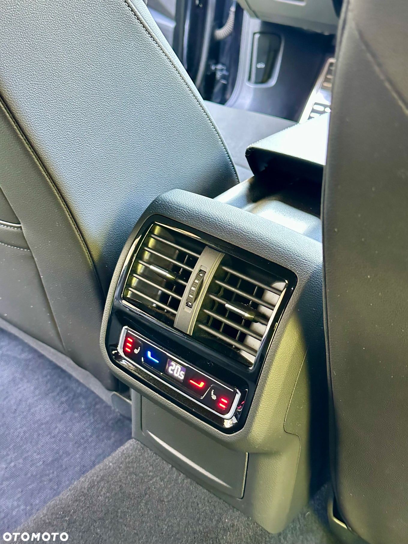 Volkswagen Arteon 2.0 TDI R-Line DSG - 24