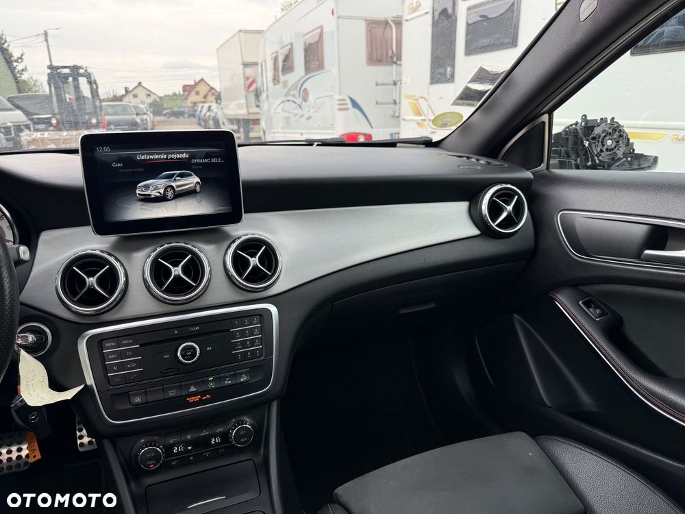 Mercedes-Benz GLA - 13
