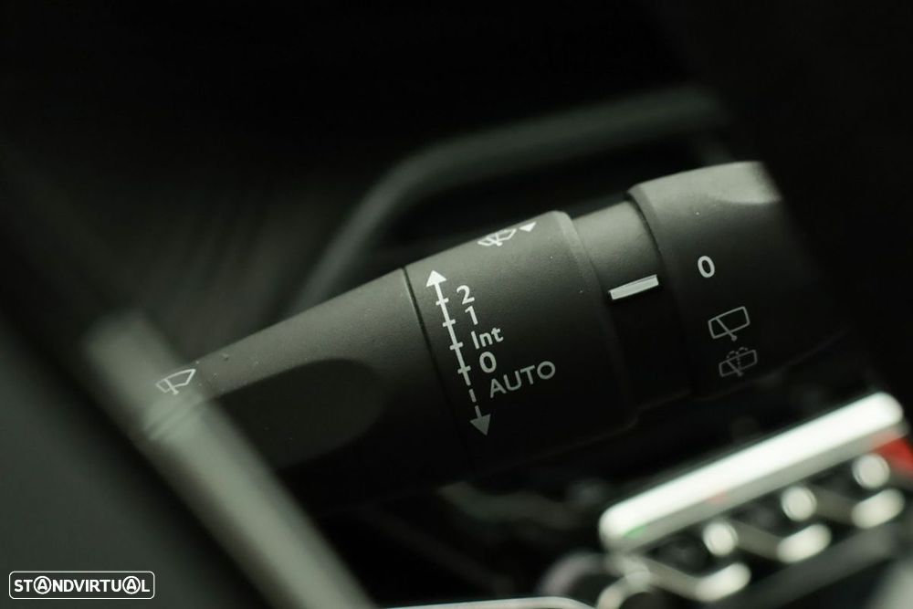 Peugeot 2008 1.2 PureTech Allure - 18