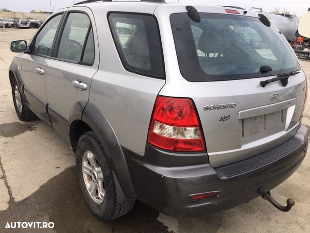 Dezmembrez KIA Sorento - 2