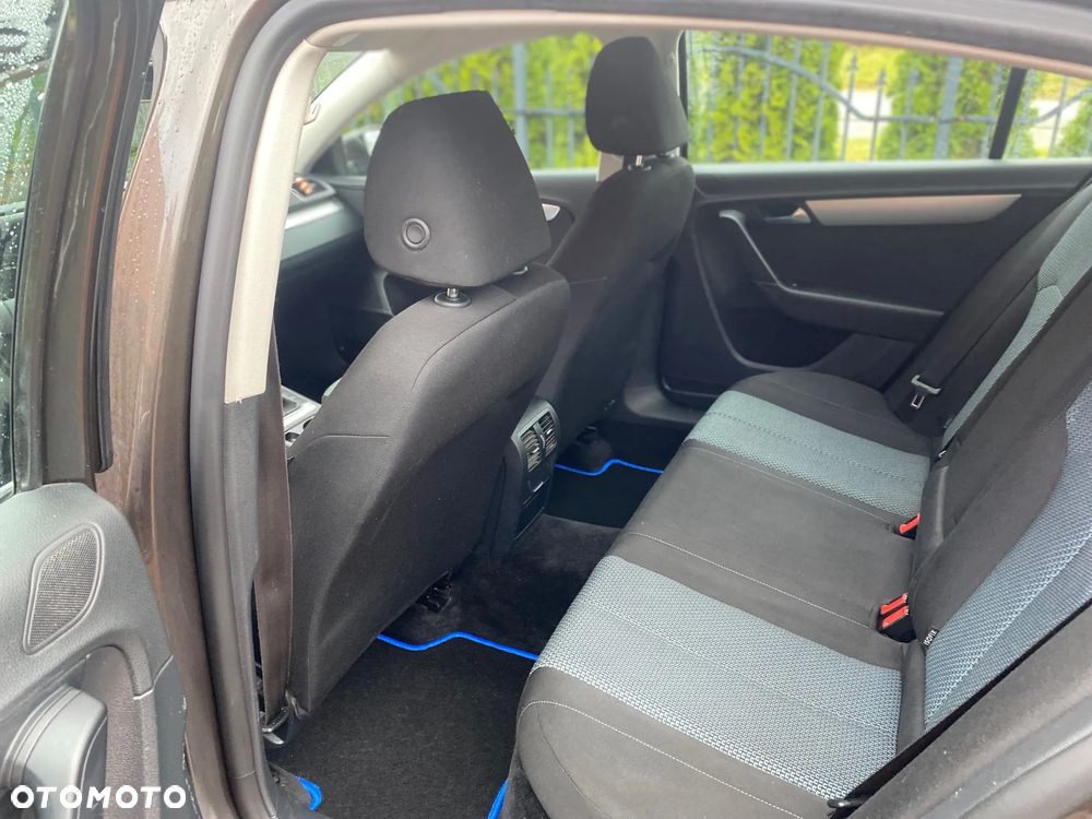 Volkswagen Passat 1.6 TDI Comfortline - 9