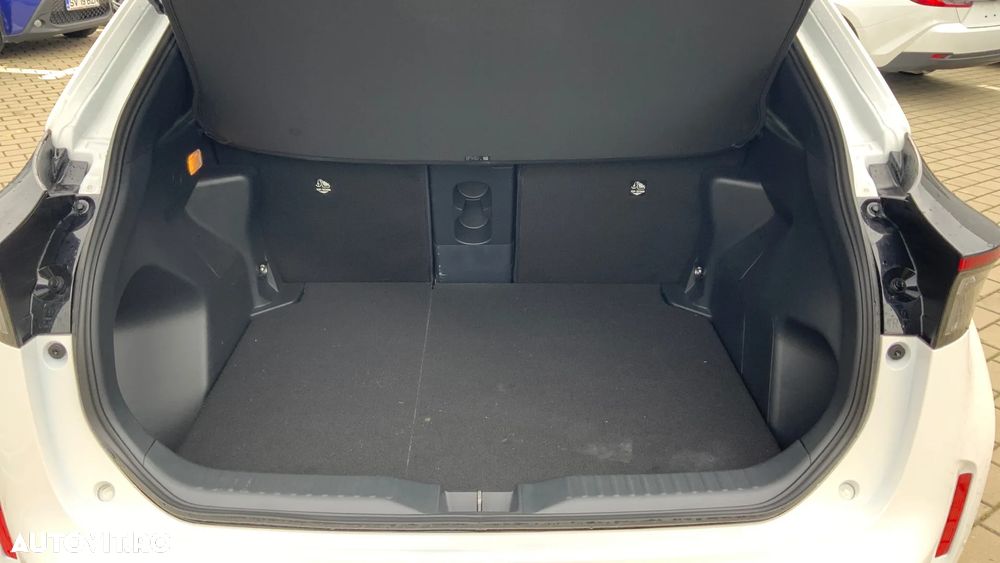 Toyota Yaris Cross 1.5 VVT-i HSD 116 4x4 HEV Dynamic - 11