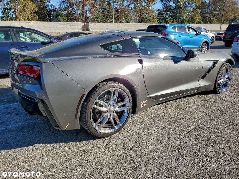 Chevrolet Corvette - 3
