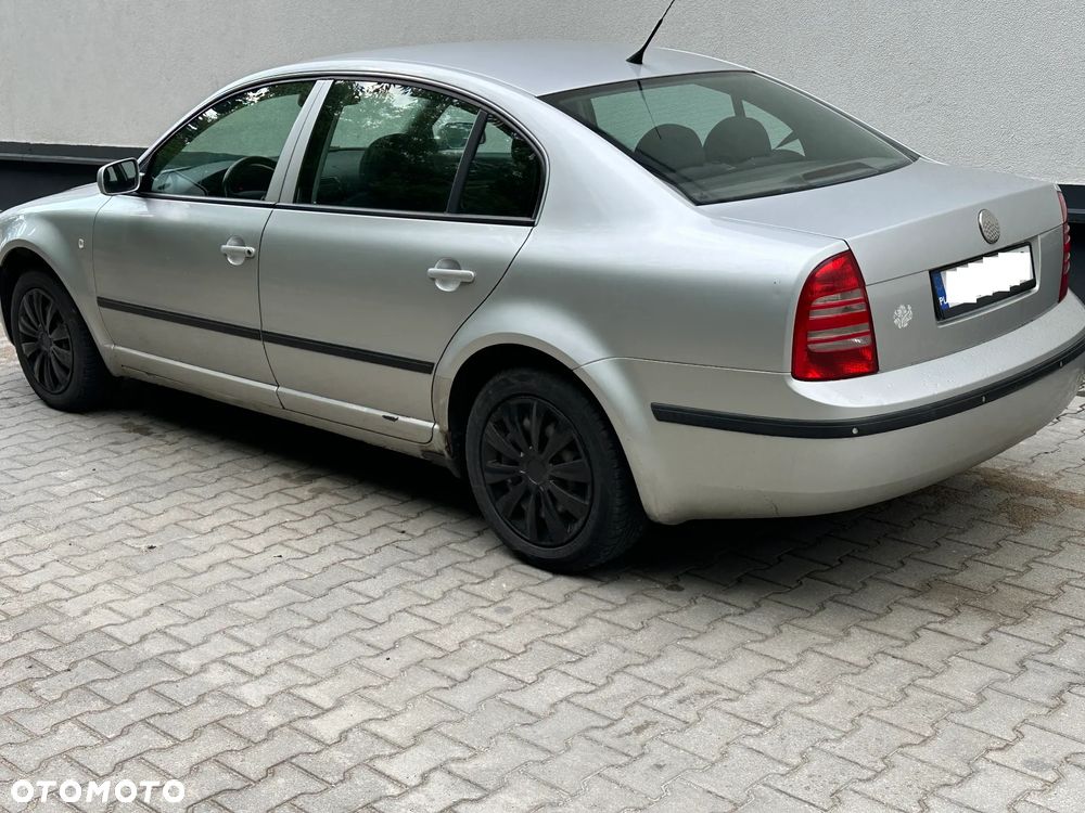 Skoda Superb 2.8 V6 Elegance - 2