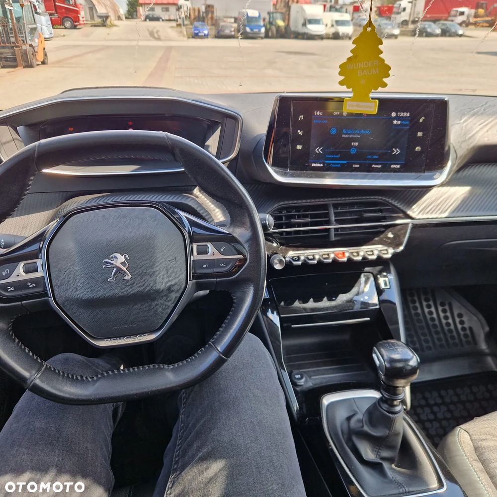 Peugeot 208 - 6