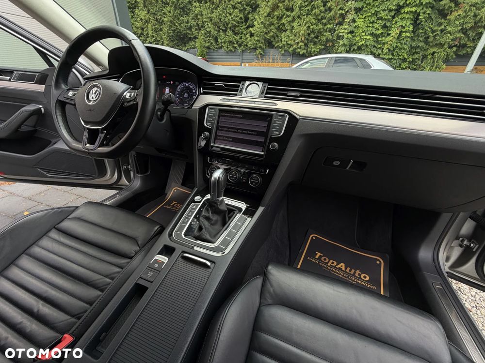 Volkswagen Passat Variant 2.0 TDI SCR 4Motion DSG Highline - 16
