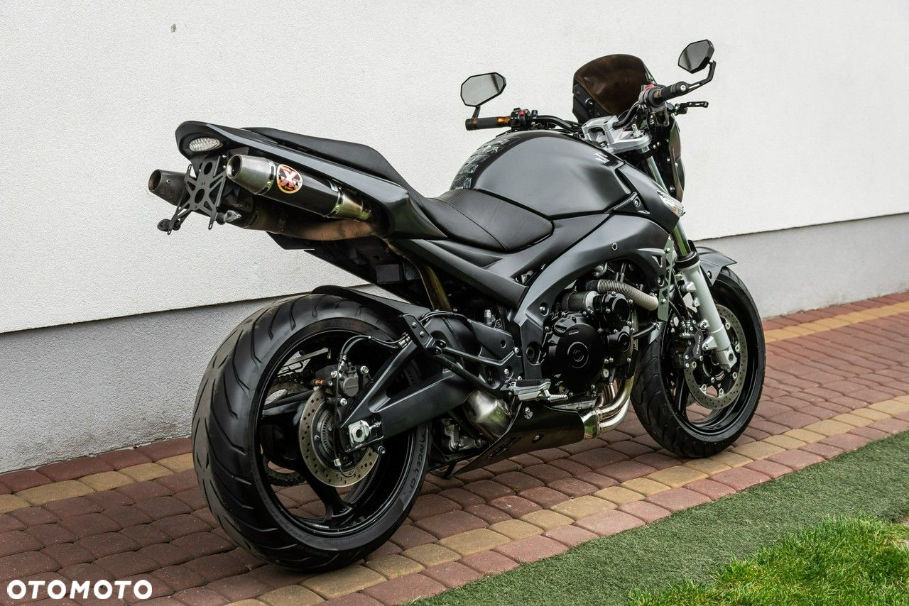 Suzuki GSR - 3
