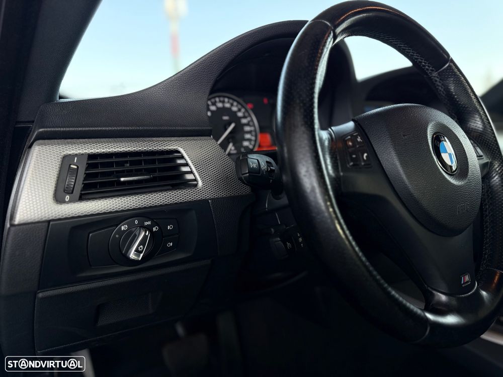 BMW 320 d Coupe Edição M Auto - 13