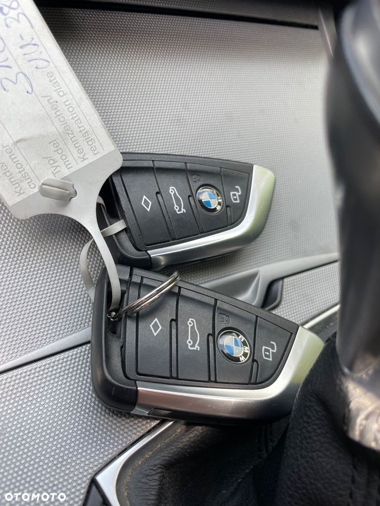 BMW Seria 3 318d Sport Line - 12