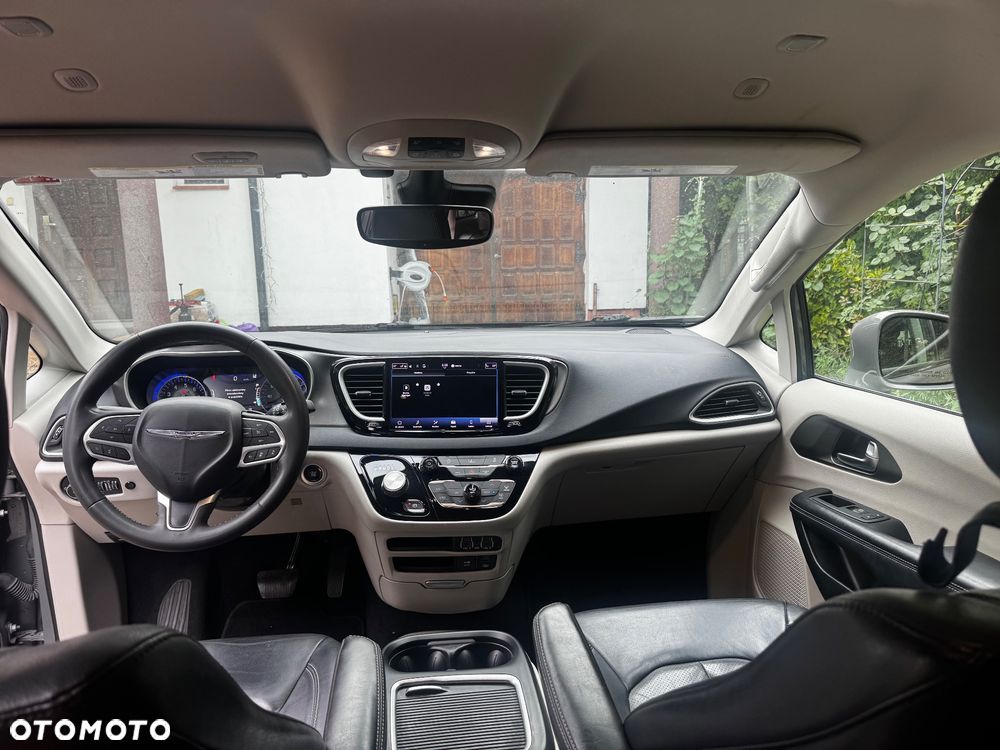 Chrysler Pacifica - 12