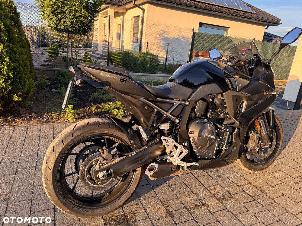 Suzuki GSX - 6