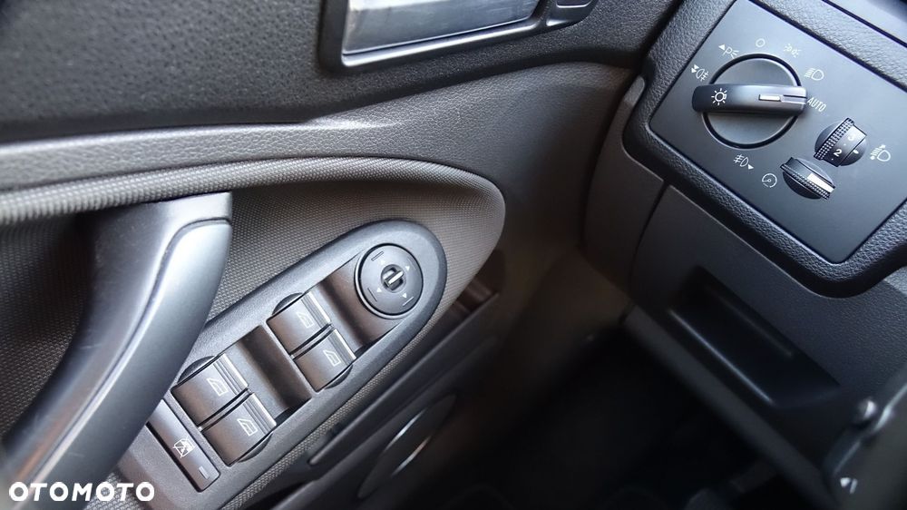 Ford Kuga - 33