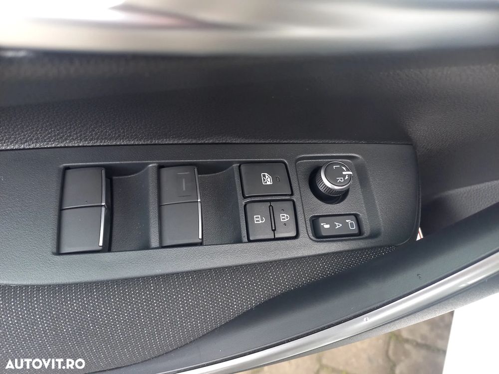 Toyota Corolla Sedan 1.8 HSD Business - 13