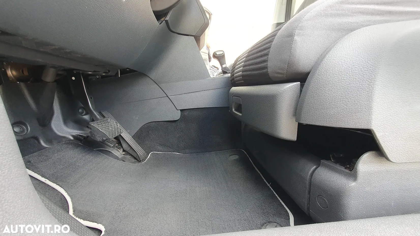 Volkswagen Touran 1.9 TDI DSG United - 22
