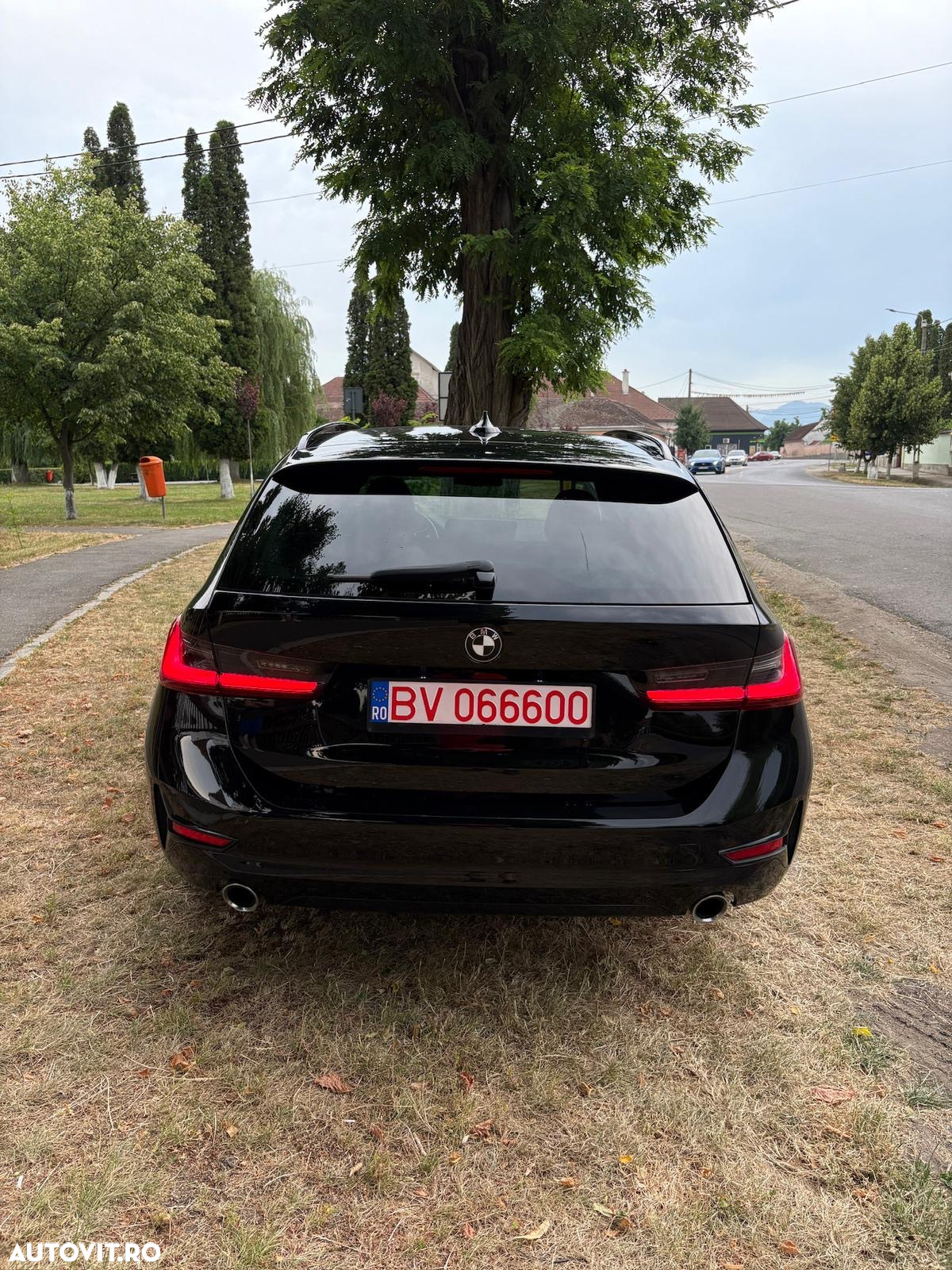 BMW Seria 3 320d Touring Aut. Sport Line - 7