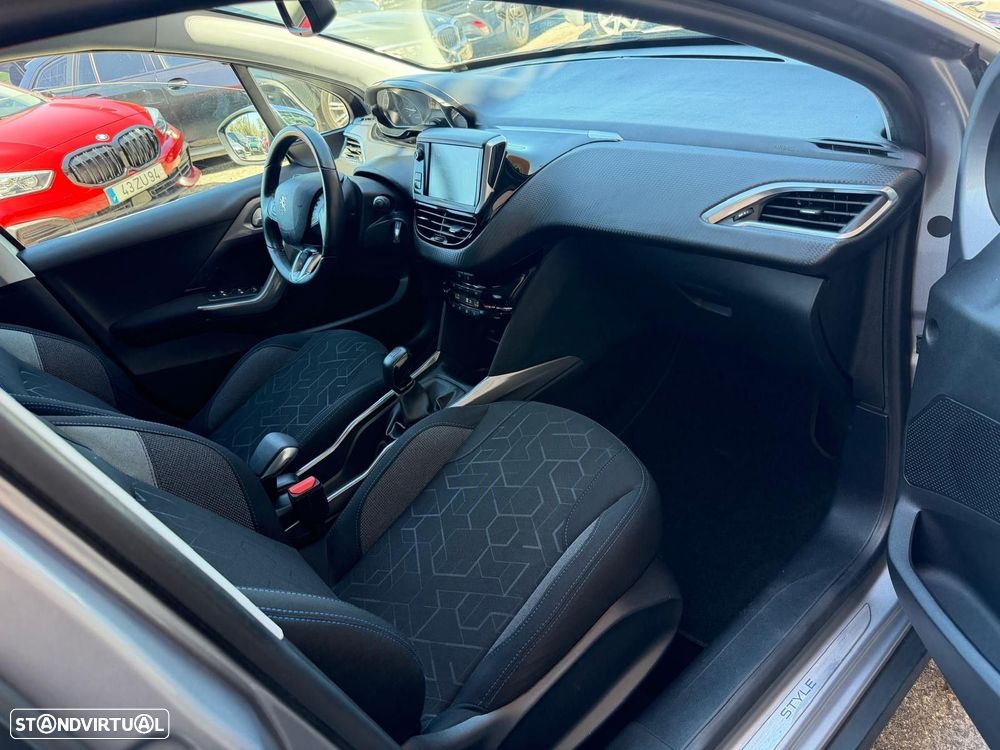 Peugeot 2008 1.2 PureTech Style - 9