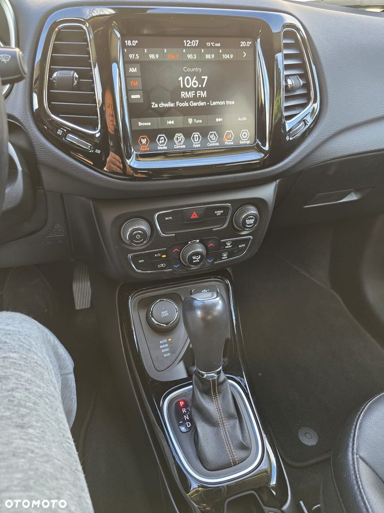 Jeep Compass - 32