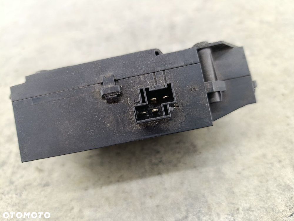 ZAMEK KLAPY OPEL SIGNUM 495072894  13185566 GM - 8