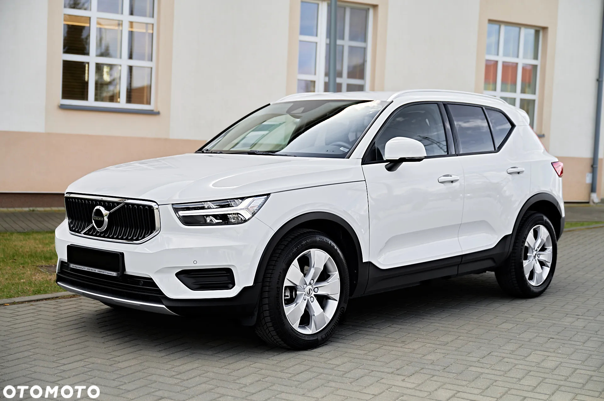 Volvo XC 40 T3 Momentum Pro - 2