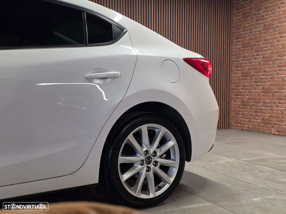 Mazda 3 Sedan 1.5 Sky-D Evolve HS Navi - 28