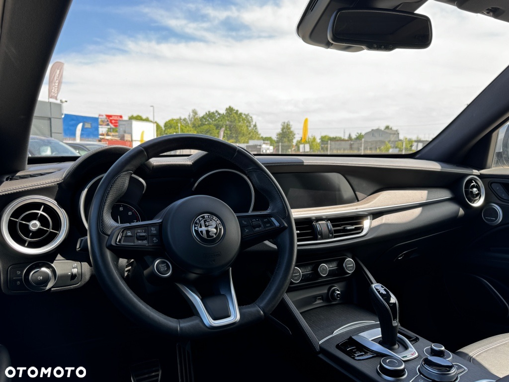 Alfa Romeo Stelvio 2.0 Turbo 16V AT8-Q4 Ti - 11