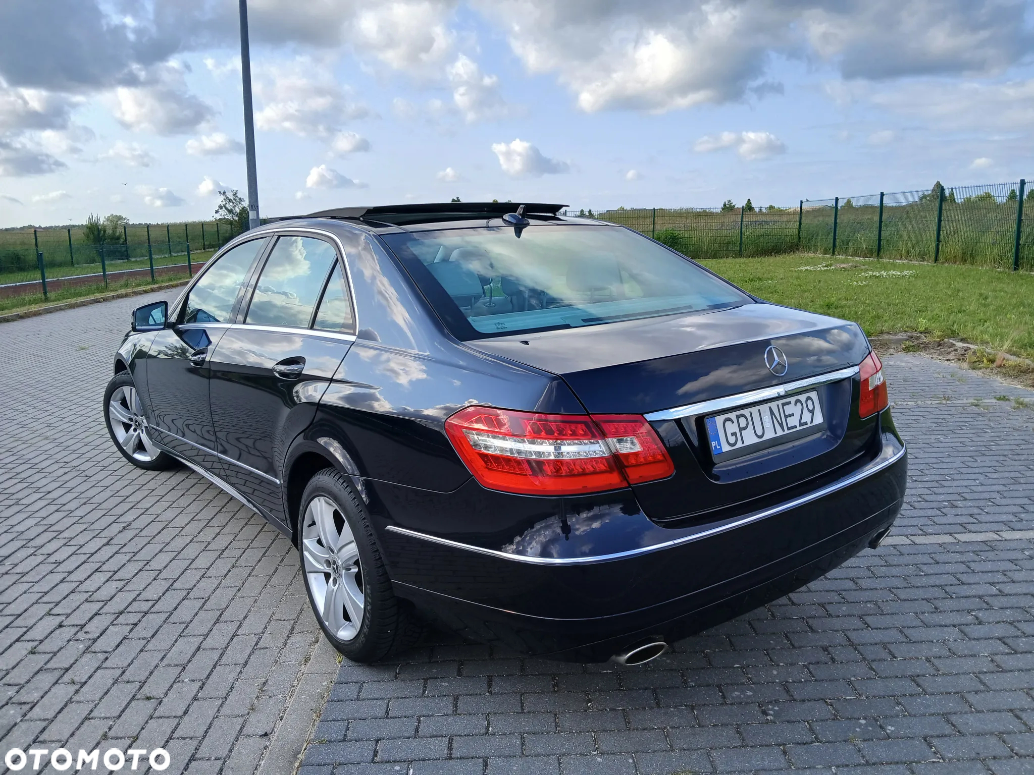 Mercedes-Benz Klasa E 350 4Matic 7G-TRONIC Elegance - 3