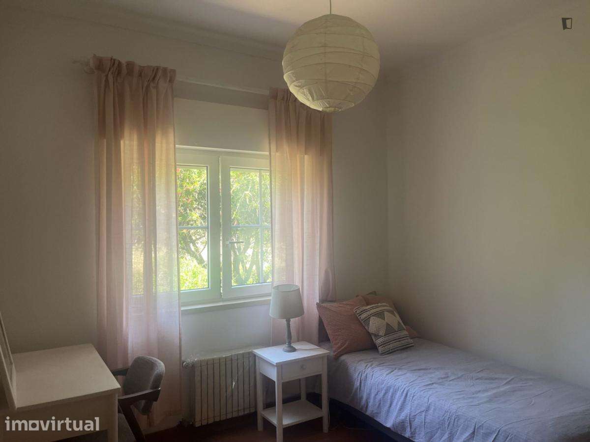 Quarto - localizado em Telheiras Lisbon - Grande imagem: 3/8