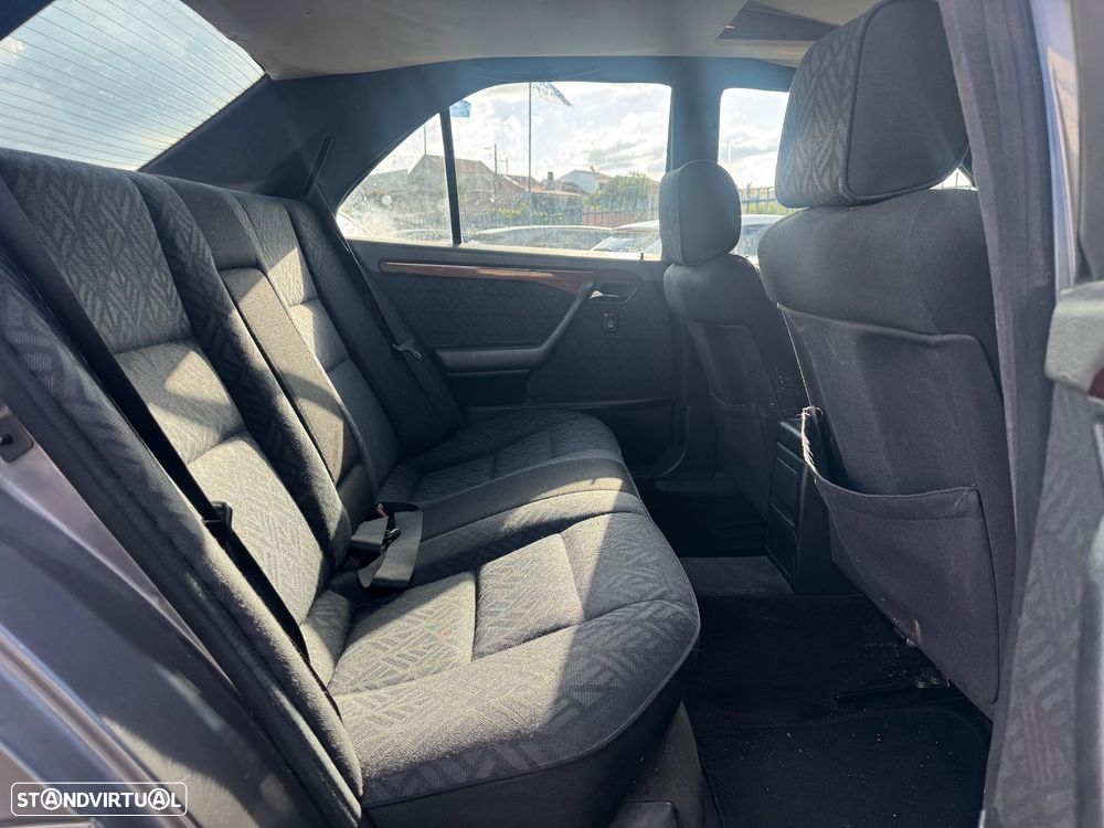 Mercedes-Benz C 220 D Elegance - 31
